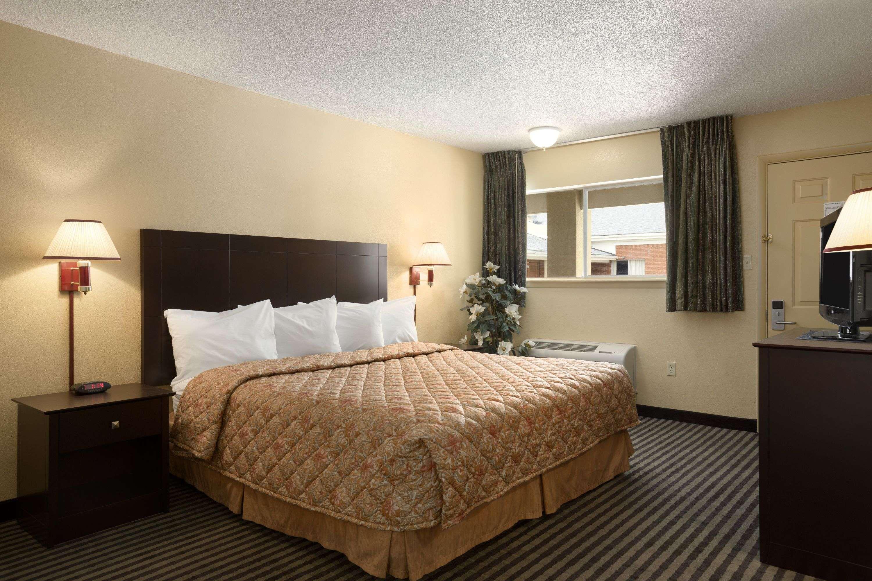 Days Inn By Wyndham Lawton Exterior photo