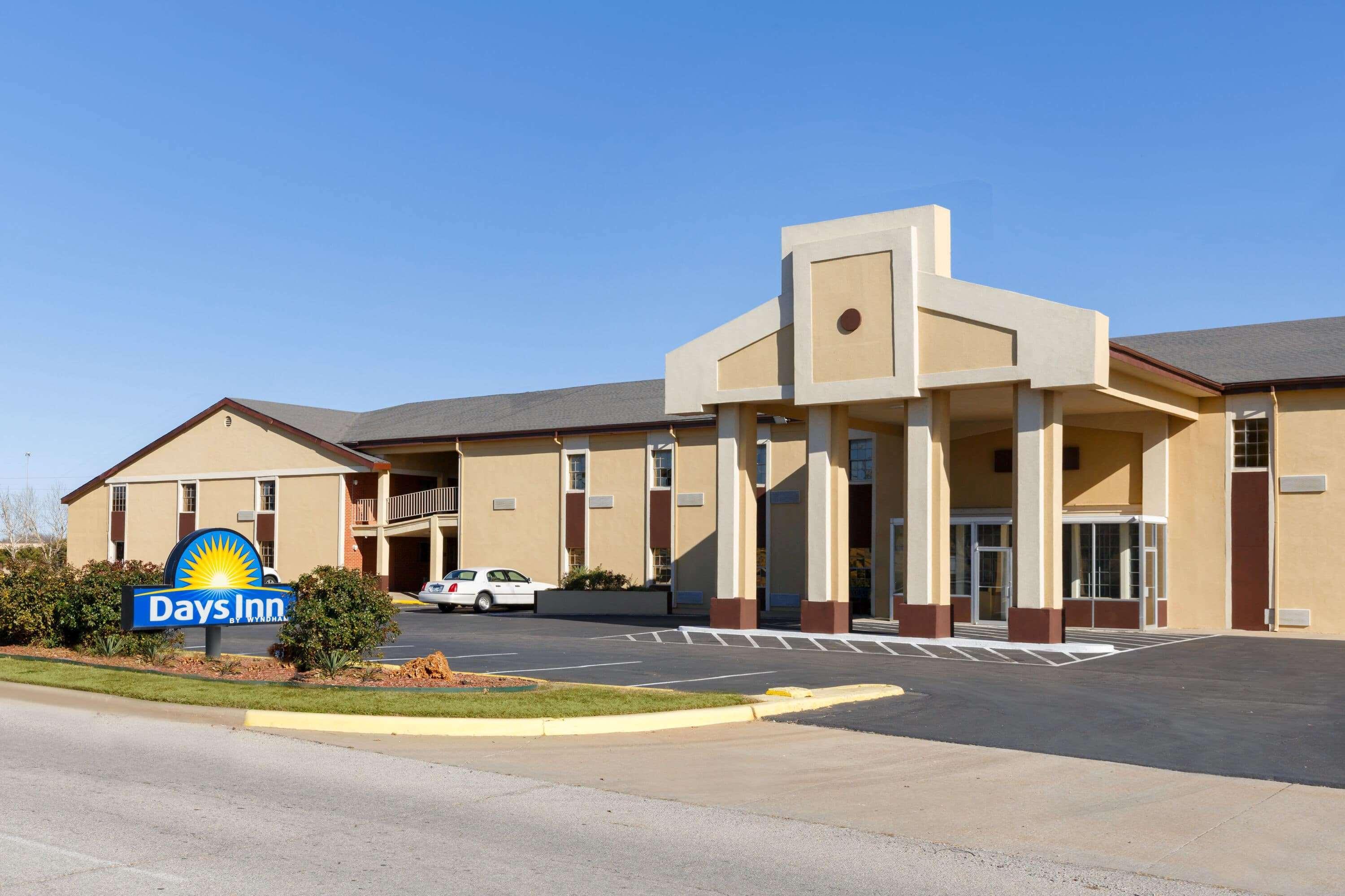 Days Inn By Wyndham Lawton Exterior photo