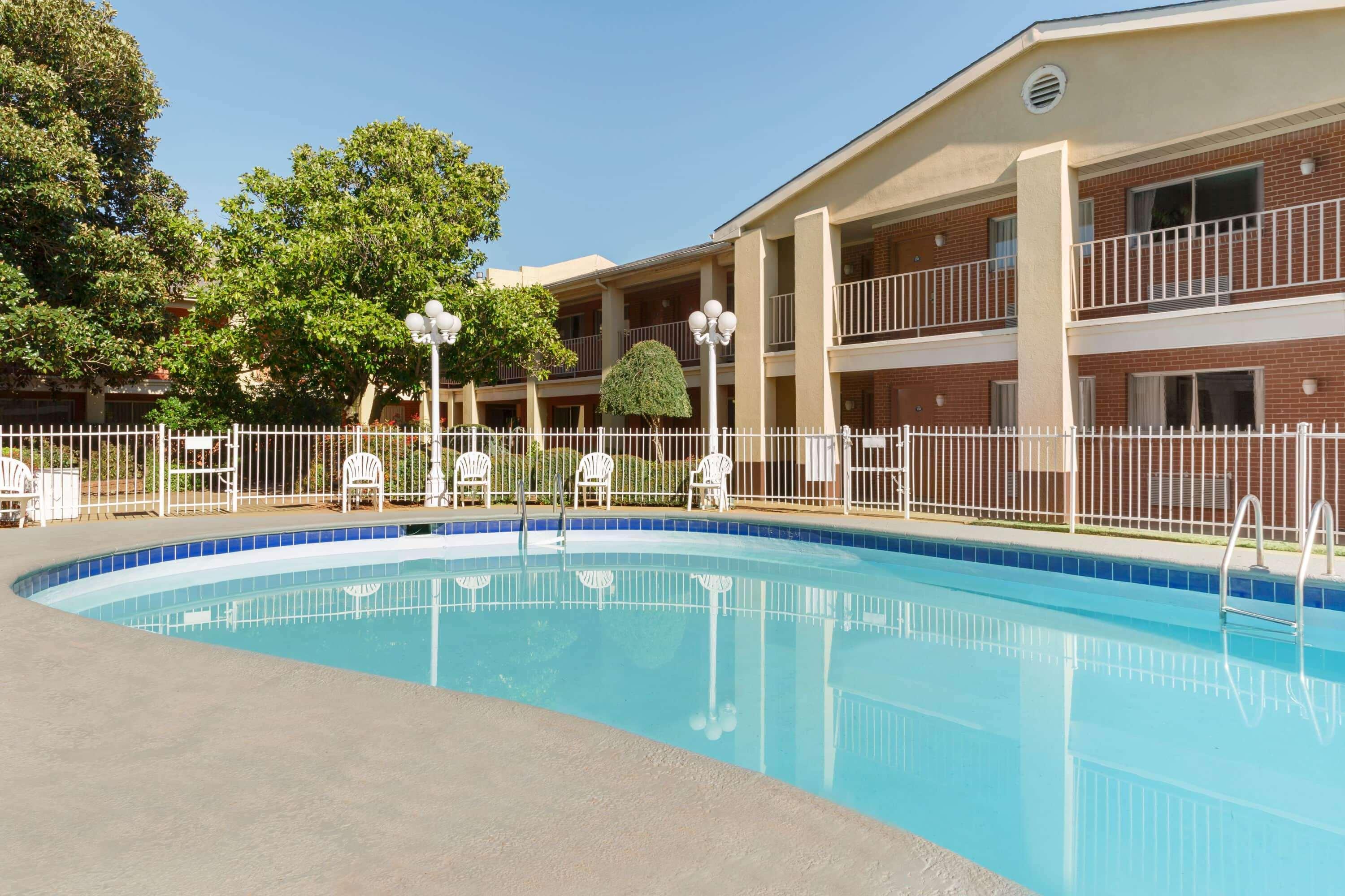 Days Inn By Wyndham Lawton Exterior photo