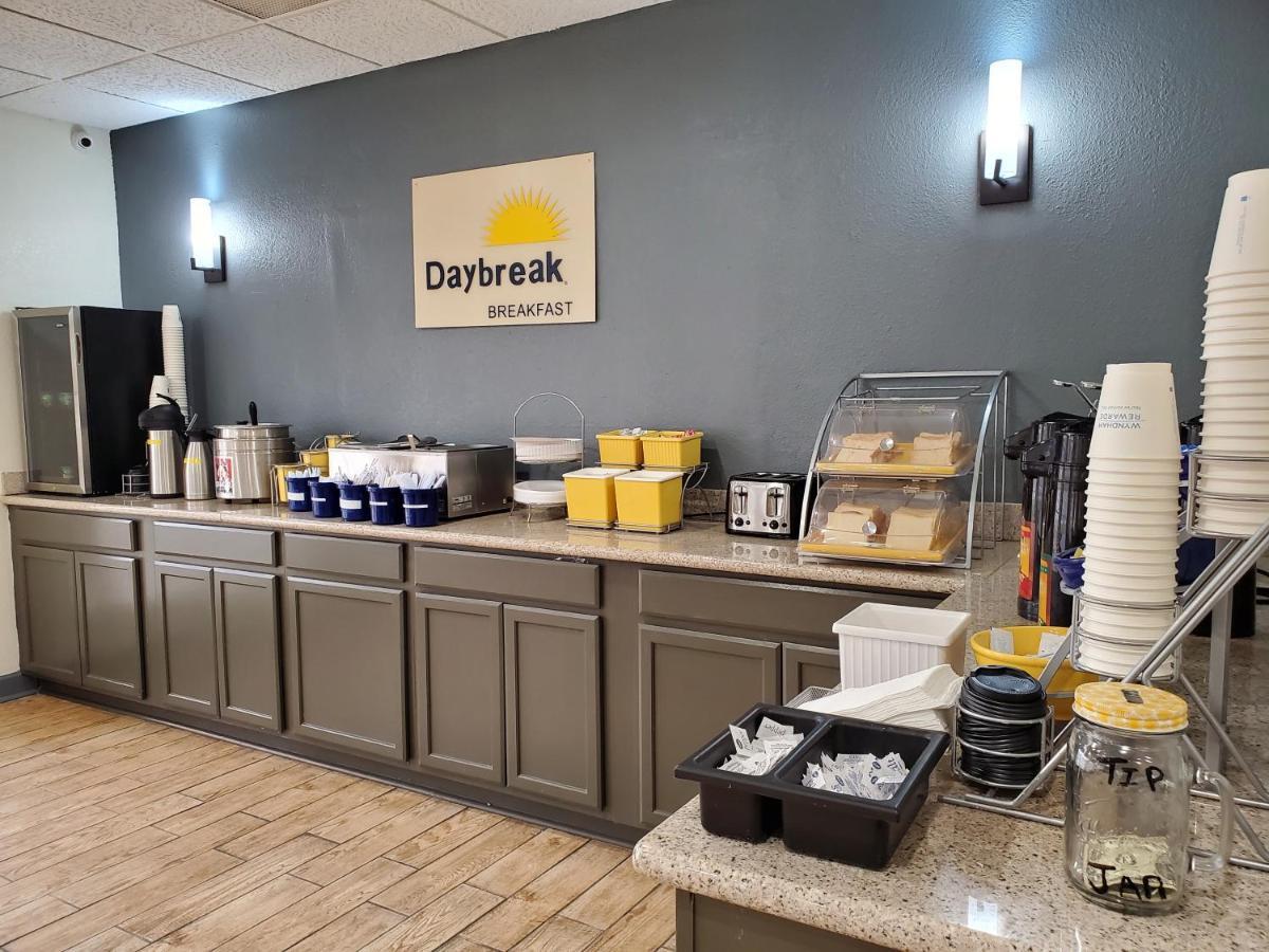 Days Inn By Wyndham Lawton Exterior photo